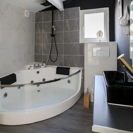 Апартаменты Jacuzzi Terrasse Centre Нарбонна